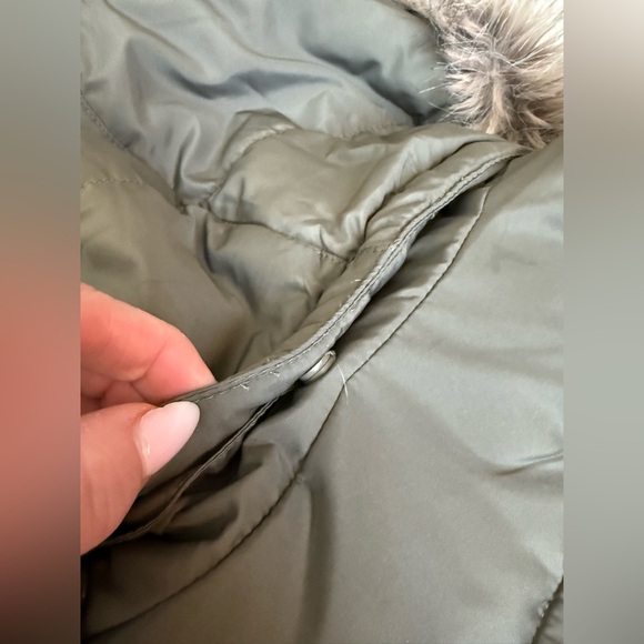 H&M Puffer Vest with Faux Fur Hood - Picture 6 of 7